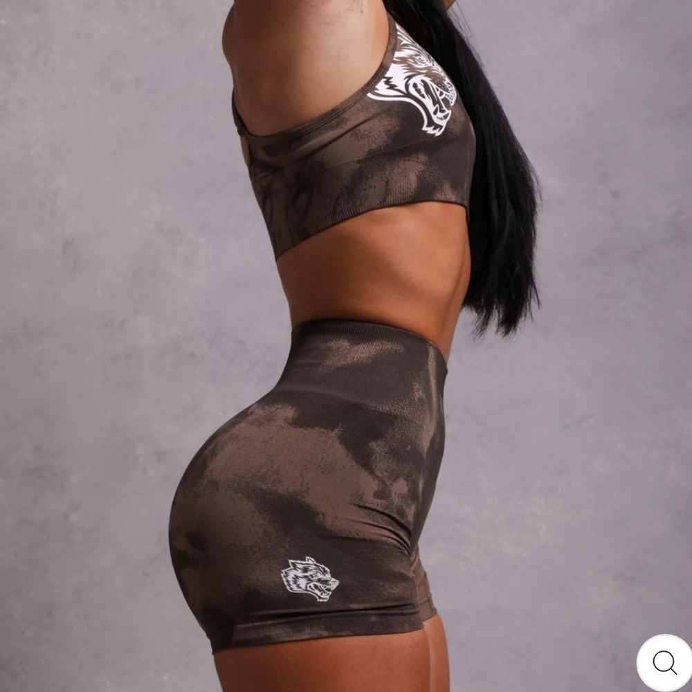 DARC SPORT DUAL "EVERSON SEAMLESS" SPORTS BRA AND SHORTS SET